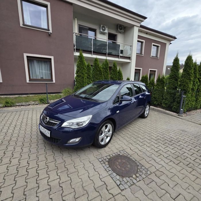 Opel Astra J silnik CDTI!!! Klimatyzacja, nowy akumulator.