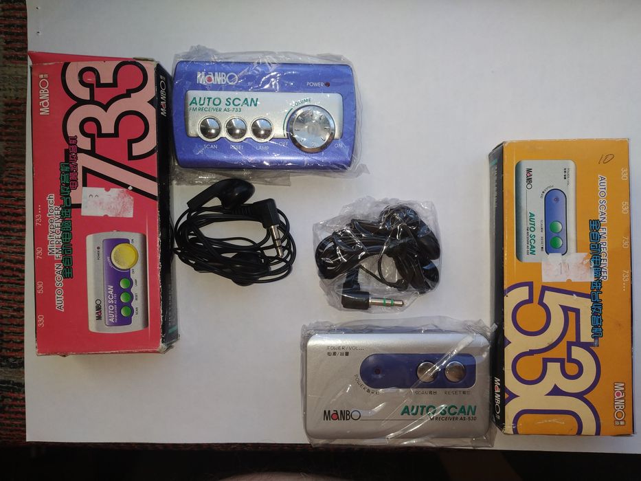 Радіо з дротовими навушниками