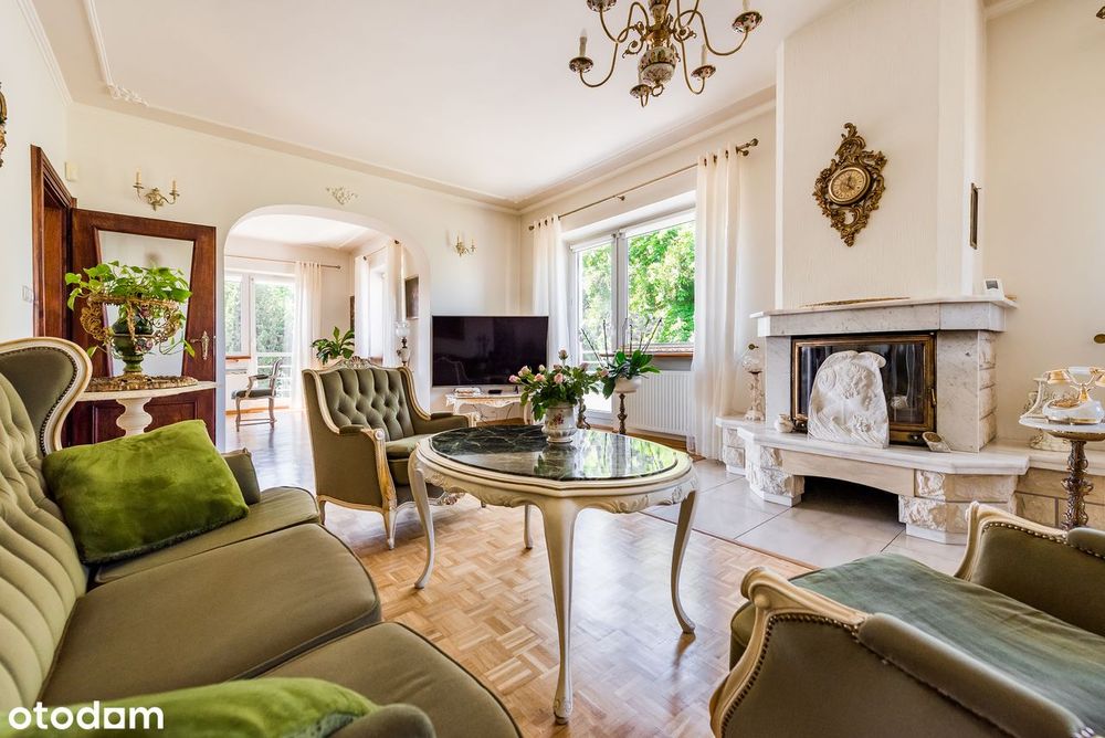 Okazały dom/możliwość zamieszkania 2 rodzin/dwie działki/basen/las