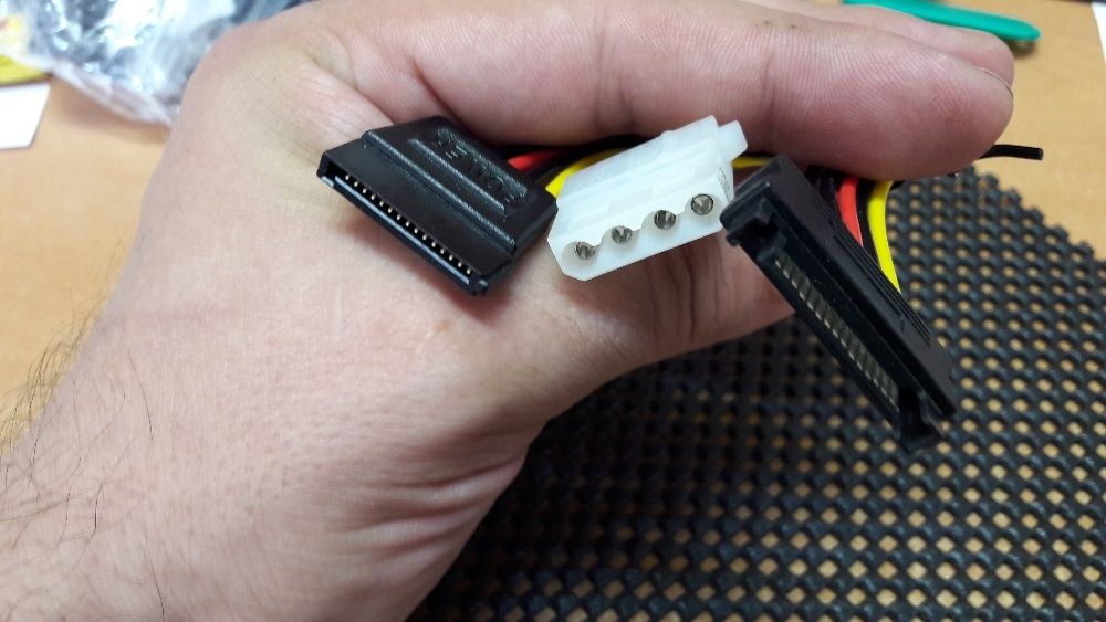Переходник из SATA(сата) папа -> MOLEX(молекс) папа + SATA мама