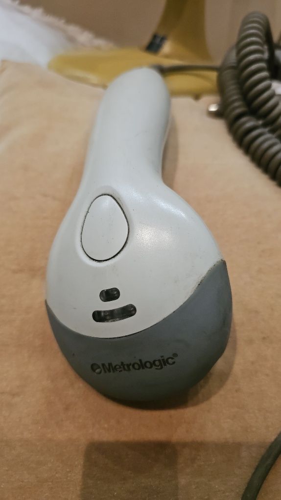 Metrologic 9520 skaner x 2, plus stojak
