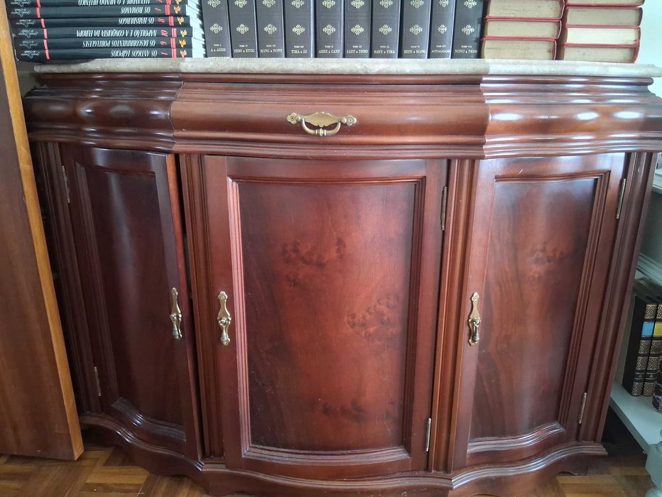 2 Moveis iguais madeira vermelha 95€