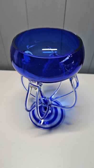 Waza/Patera Artystyczna – Głęboki Błękit i Unikatowa Nóżka