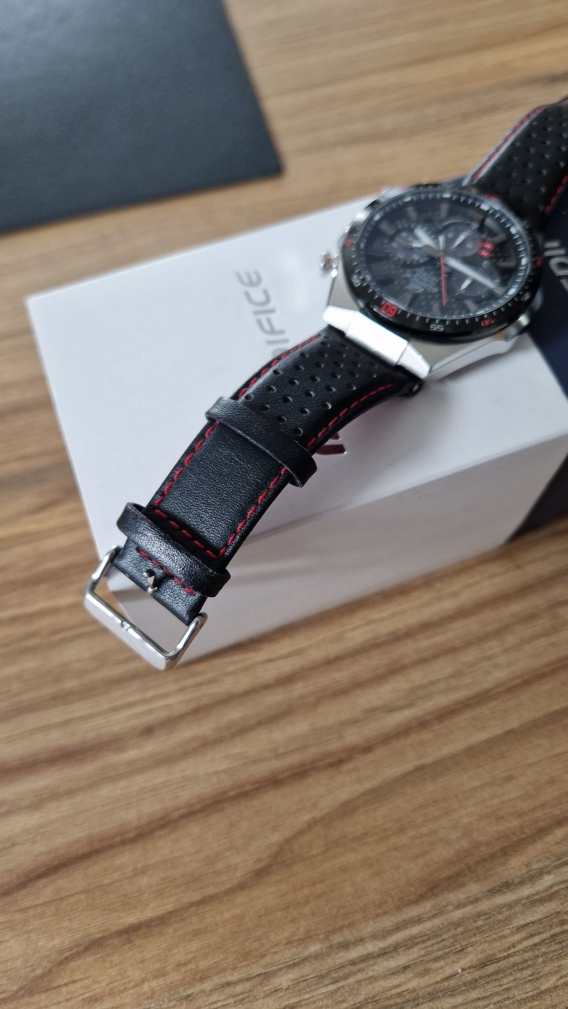 Zegarek Casio Edifice EFS-S520 solar szafirowe szkło