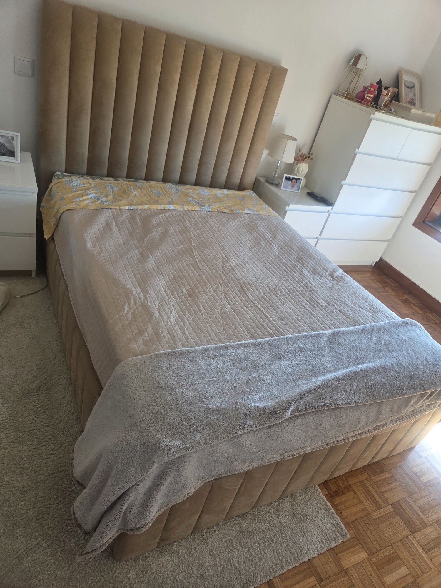 Cama casal otimo estado beje escuro