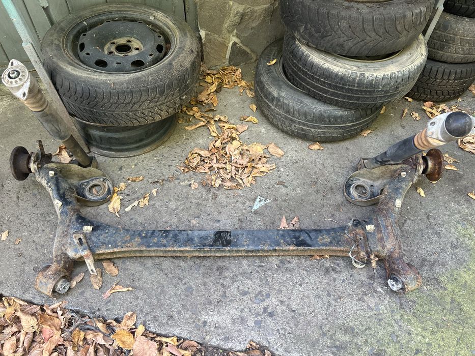 Задня балка Фабія 1 Гольф 4 Сеат леон golf4 fabia 1