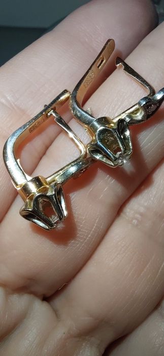 Золотые серьги с якутскими бриллиантами