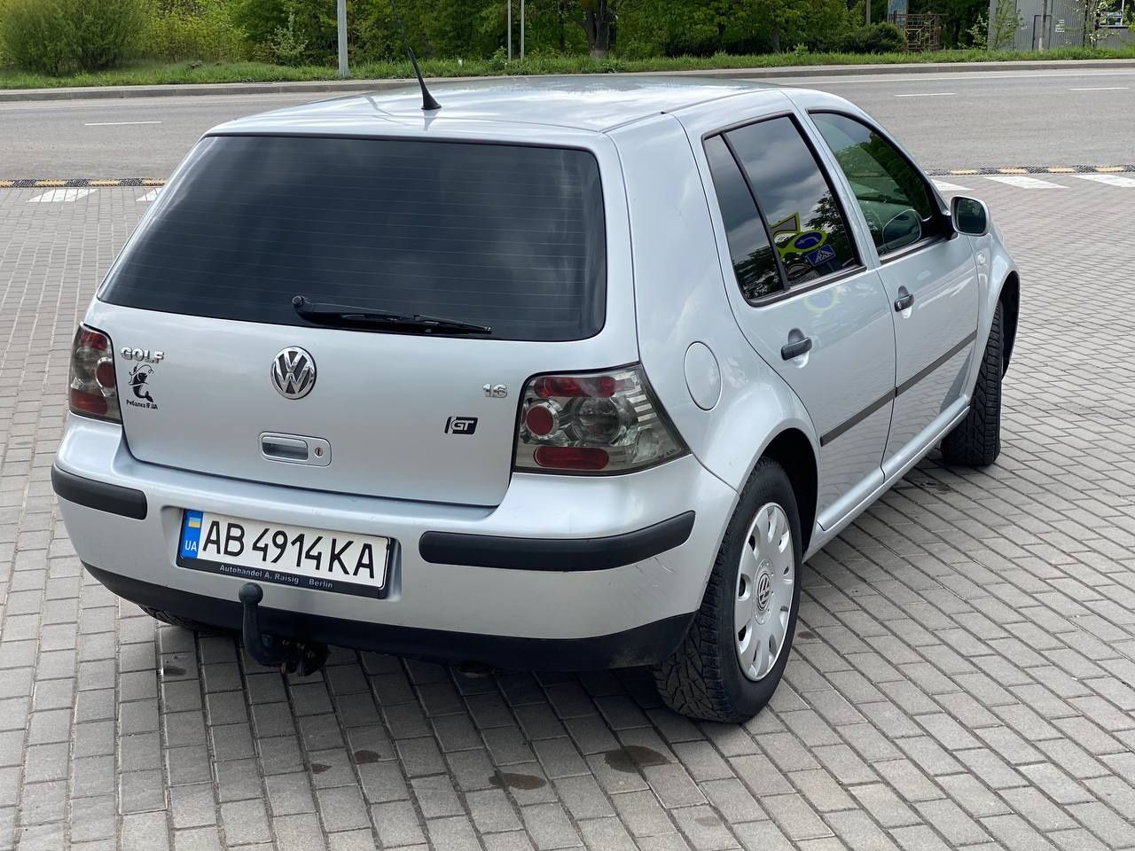 Автомобіль Volkswagen Golf на автоматі