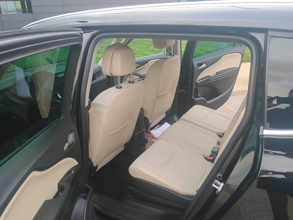 Opel Zafira lift 1.6t nowe LPG. 7 os,