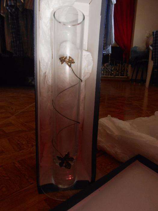 Jarra com uma Flor em Estanho (NOVA)