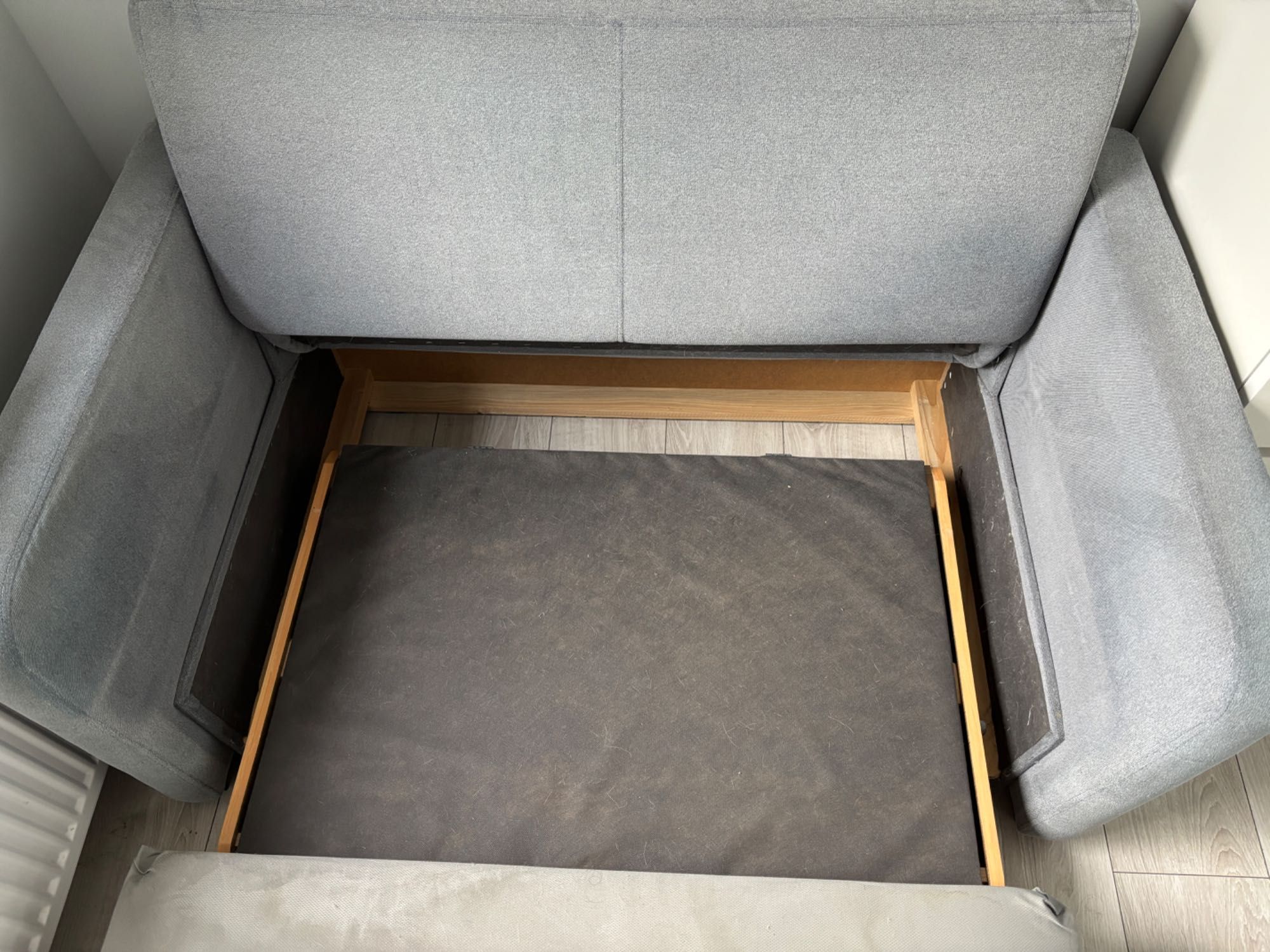 Rozkładana sofa 2 osobowa