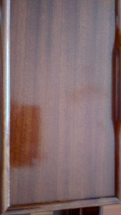 Cabeceira e pés de cama em mogno.