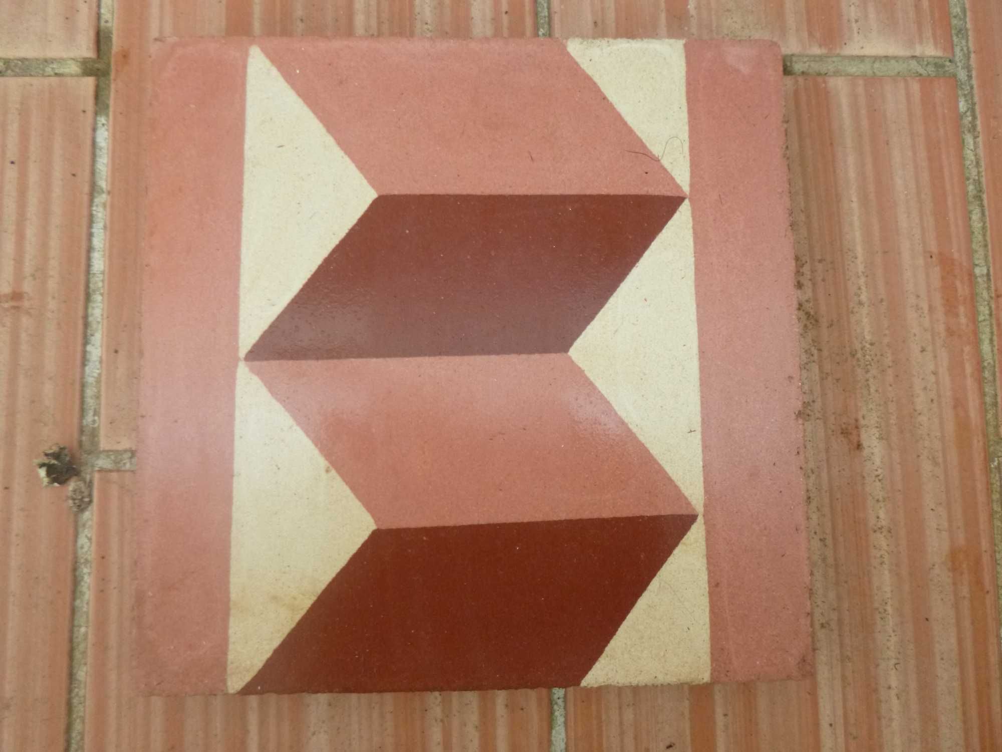 Mosaico Hidráulico tradicional Português (décadas 40/50 dos séc. XX)