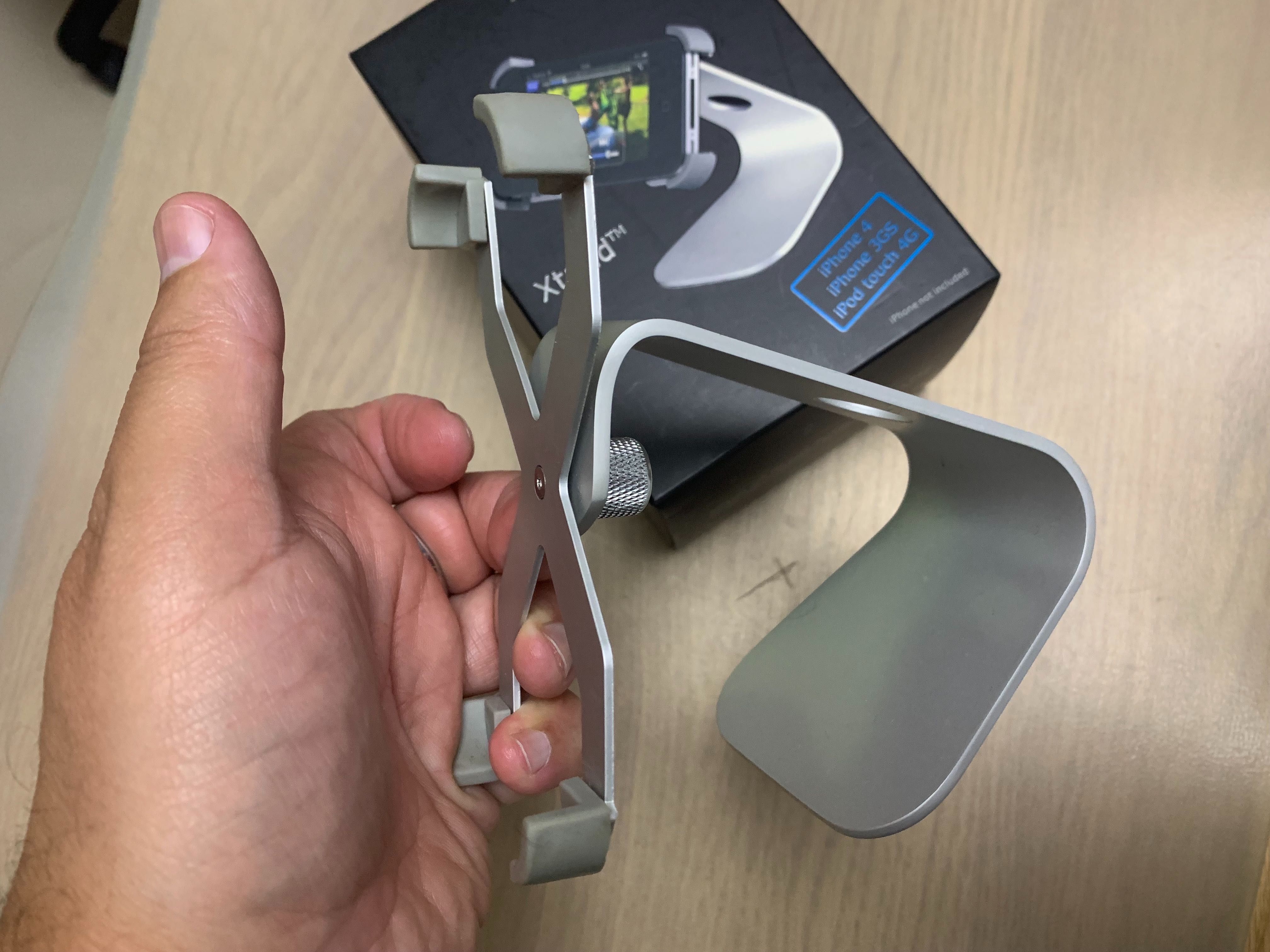 Xtand - suporte para iPhone 3 e 4