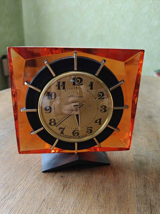 Radziecki zegar MOLNIJA – mechaniczny – vintage PRL