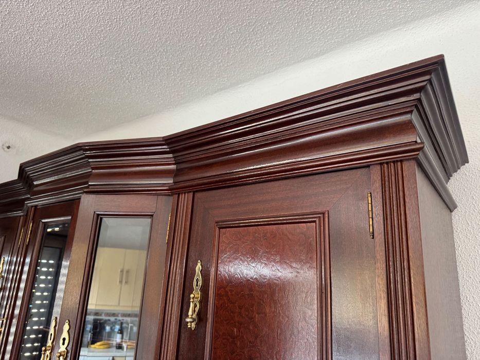 Estante em madeira massiça super bem conservada