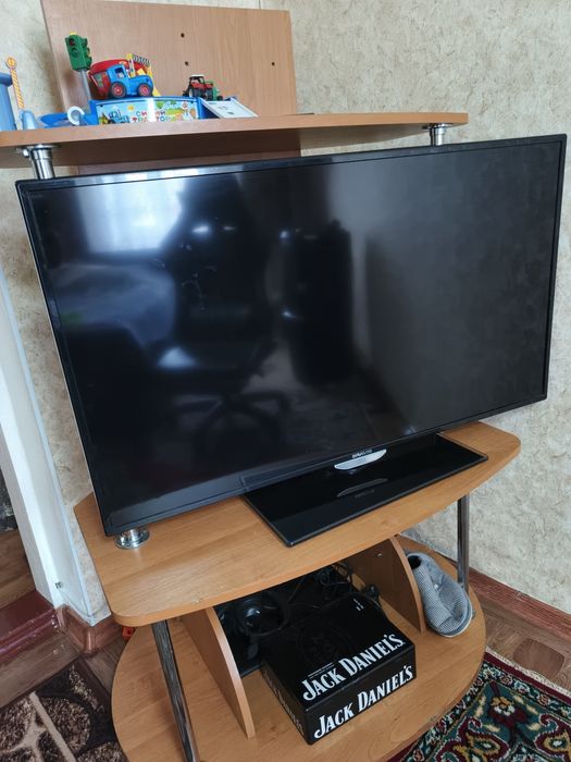 Телевізор BRAVIS 42 дюйма