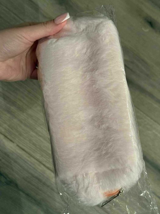 Różowa pluszowa kosmetyczka