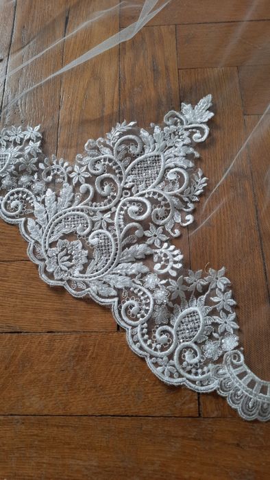 Długi welon 2.5m z koronką