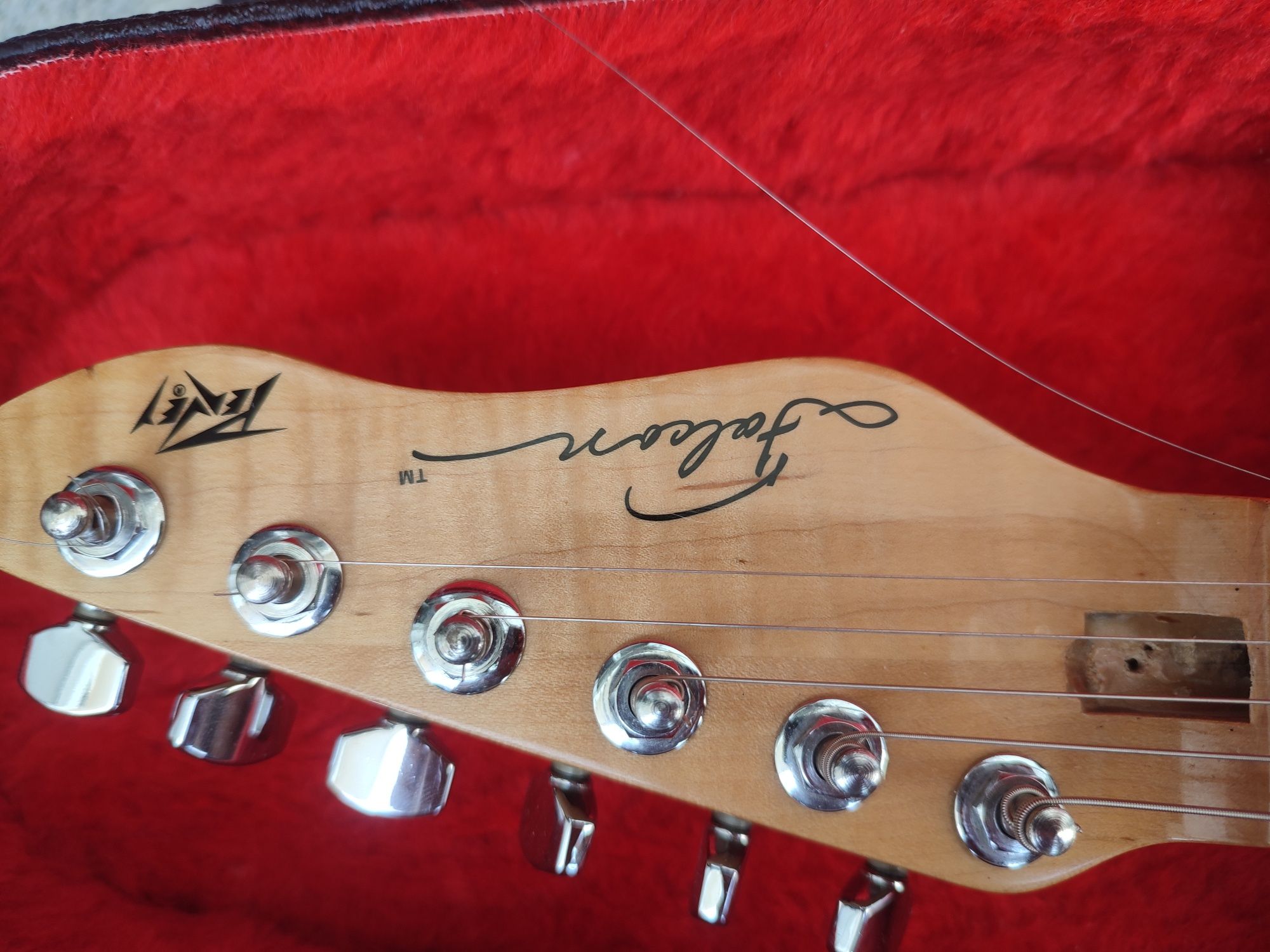 Guitarra Peavey Falcon