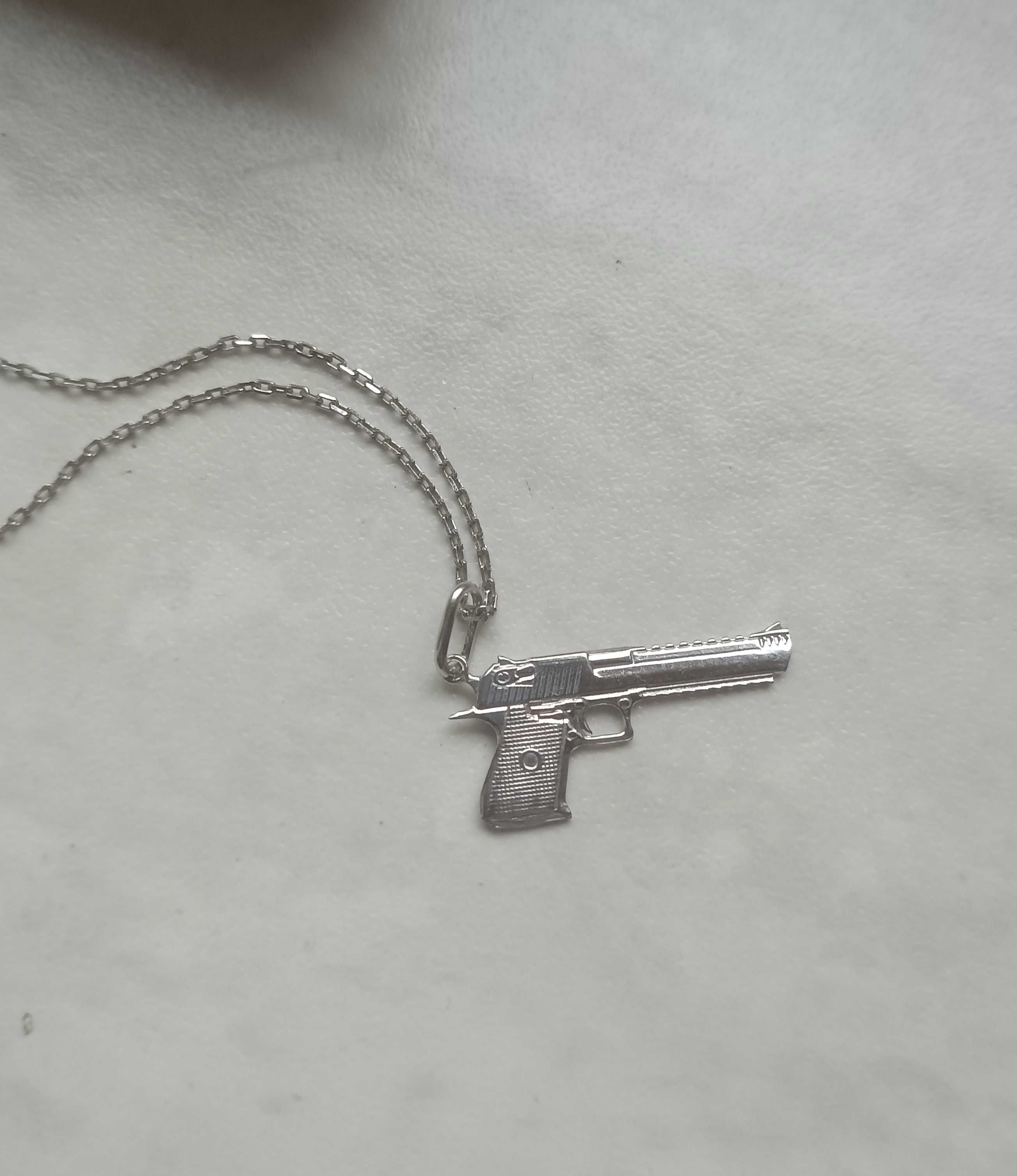 Nowy  srebrny naszyjnik pistolet rewolwer Alicja&Maria Jewellery