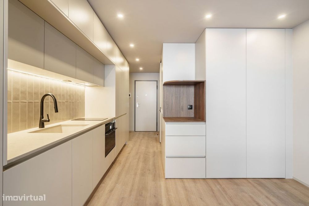 Estúdio T0 com Varanda em Edíficio Emblemático