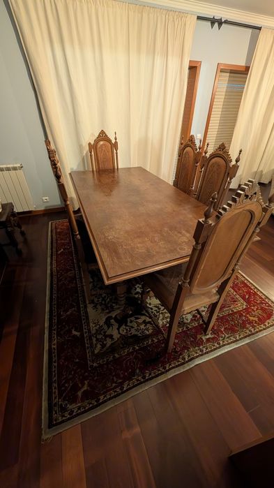 Conjunto de Mesa e 6 cadeiras