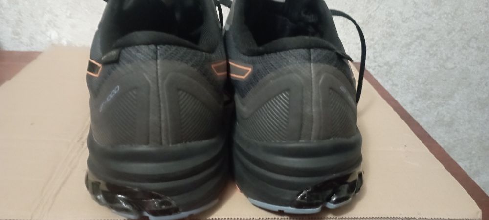 Кросівки 46. Стельмах 30 с.