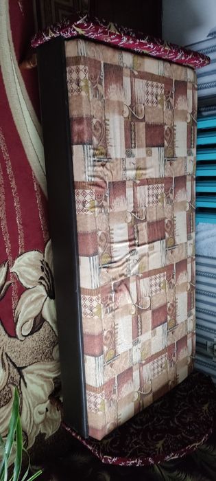 Одномісне ліжко з матрацом