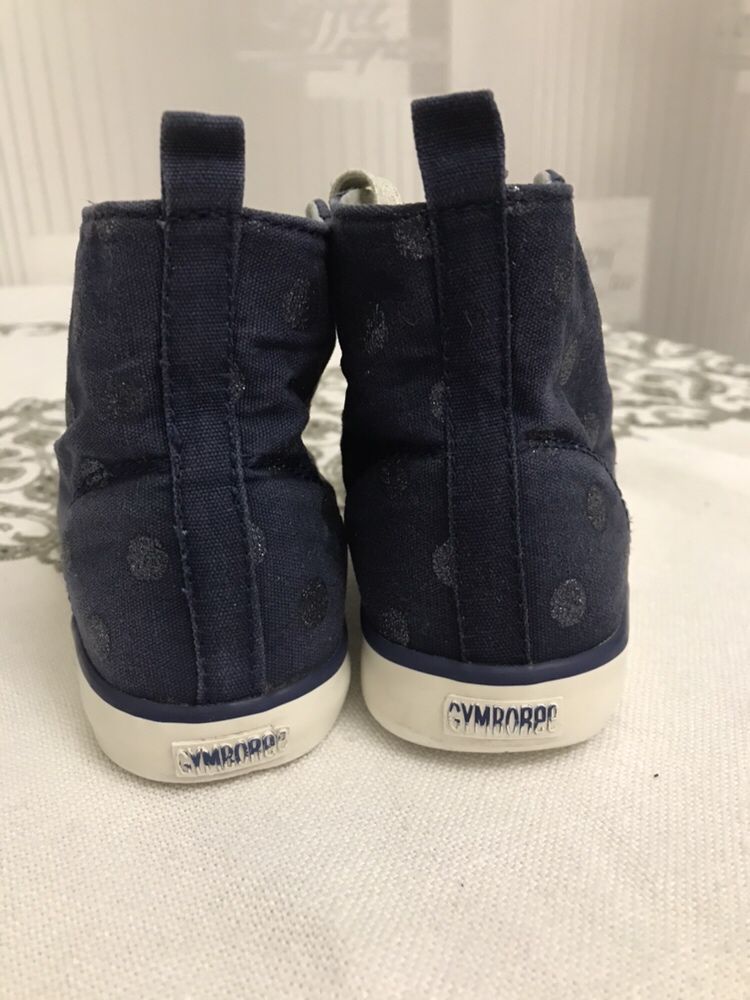 Продам кеды для девочки