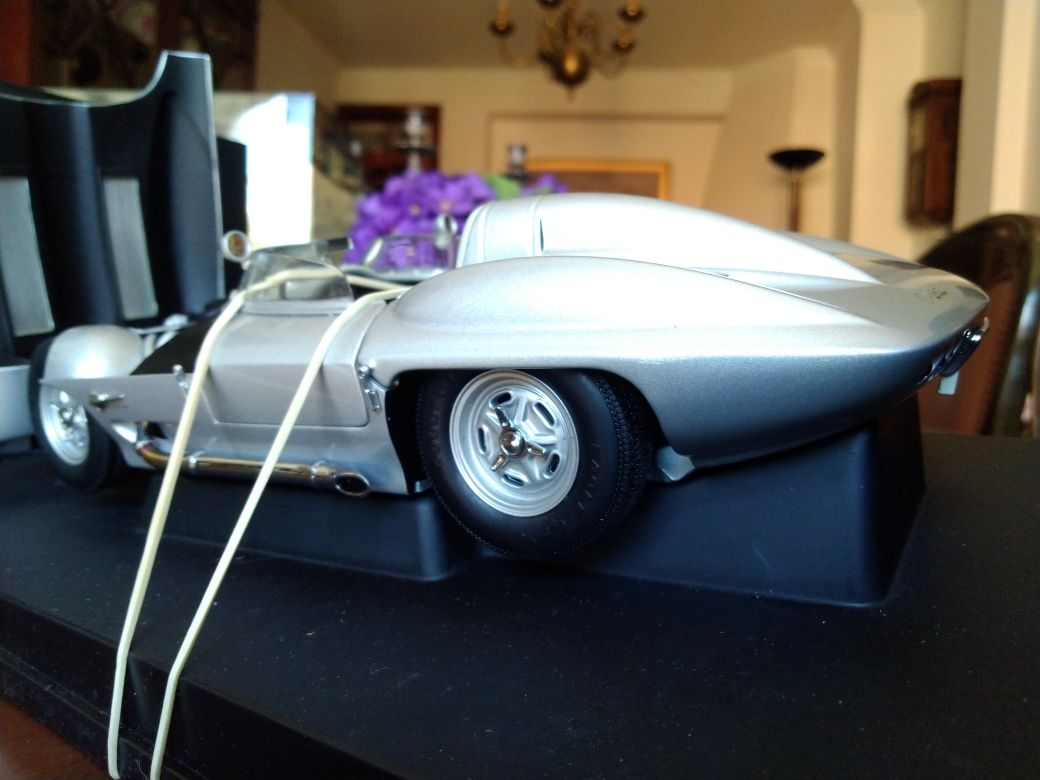 Revell: Corvette Stingray 1/18