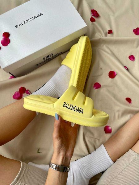 Женские шлепанцы Balenciaga Puffy Slides шльопки шлепки баленсиага