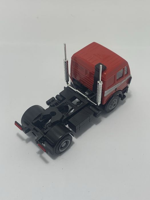 Mercedes 1748 da Herpa escala 1/87
