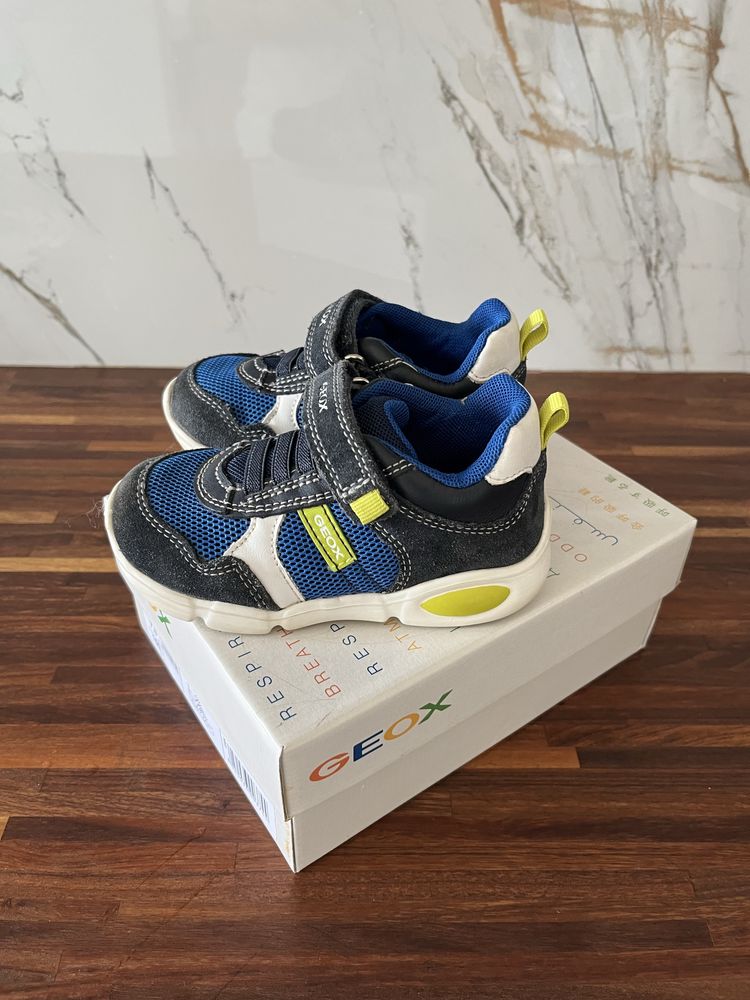 Sapatos  em pele   24  marca Geox