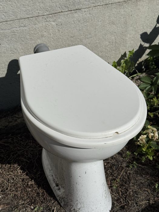 Sedes WC Ubikacja z deską / kibel