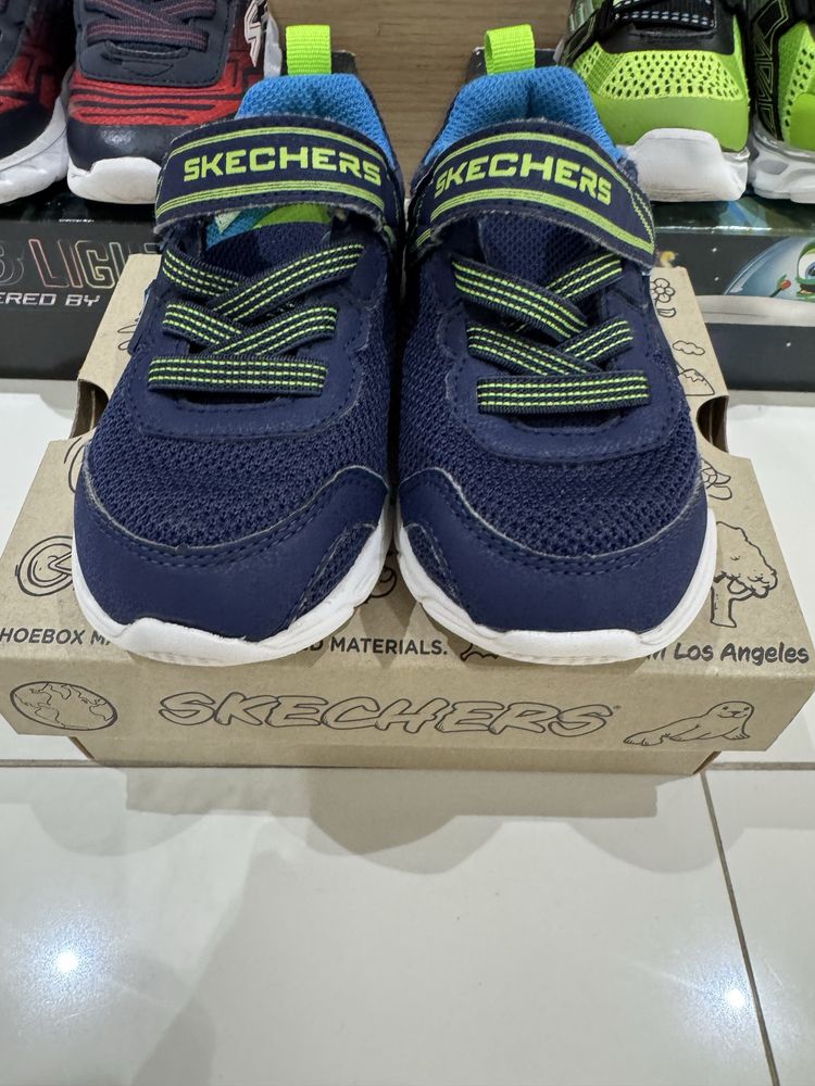 Vendo Ténis SKECHERS número 24 com luzes como NOVOS