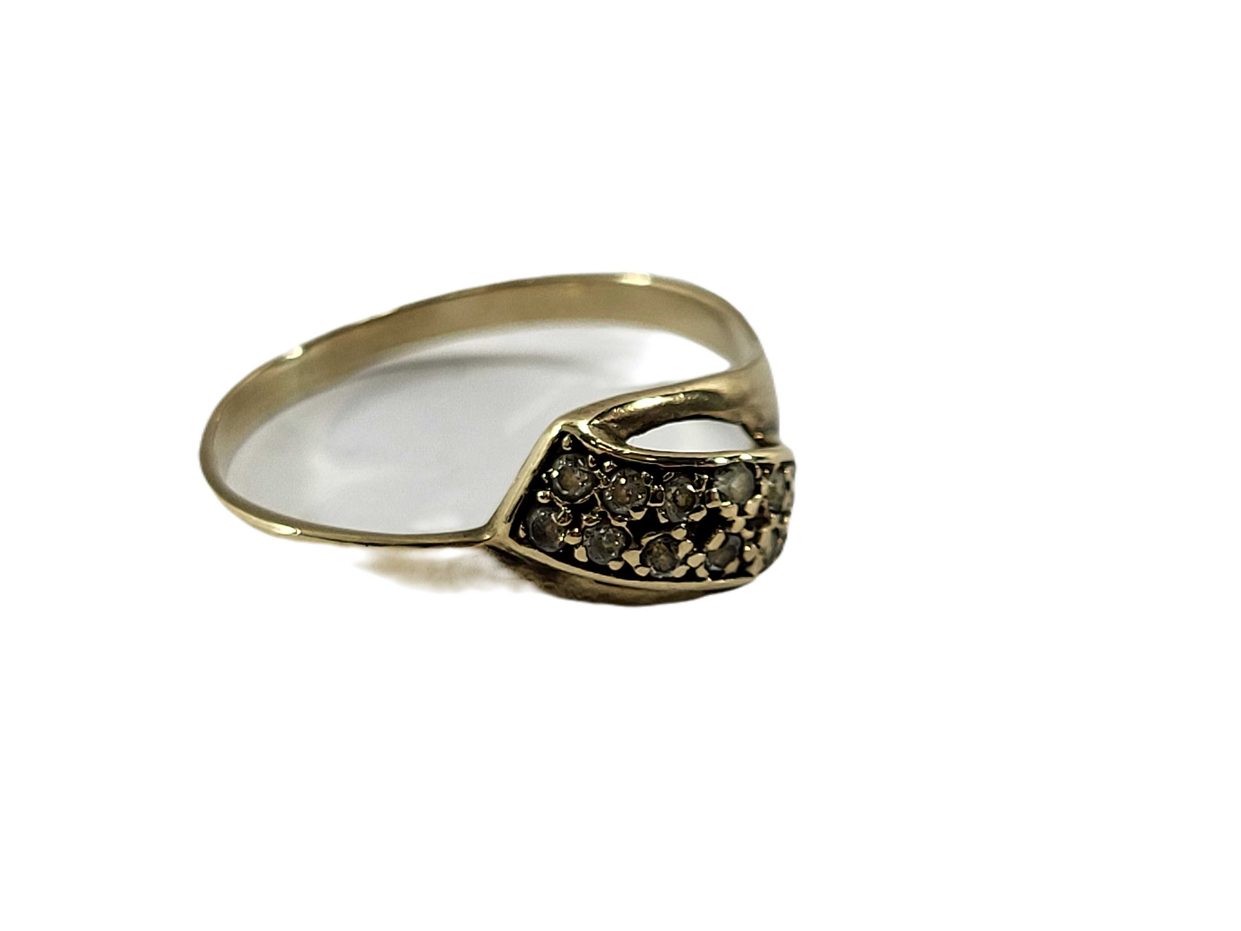 Złoty pierścionek z cyrkoniami (BRAK JEDNEJ) próba  585 rozmiar 17