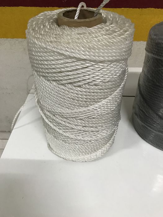 Rolo de corda em polietereno