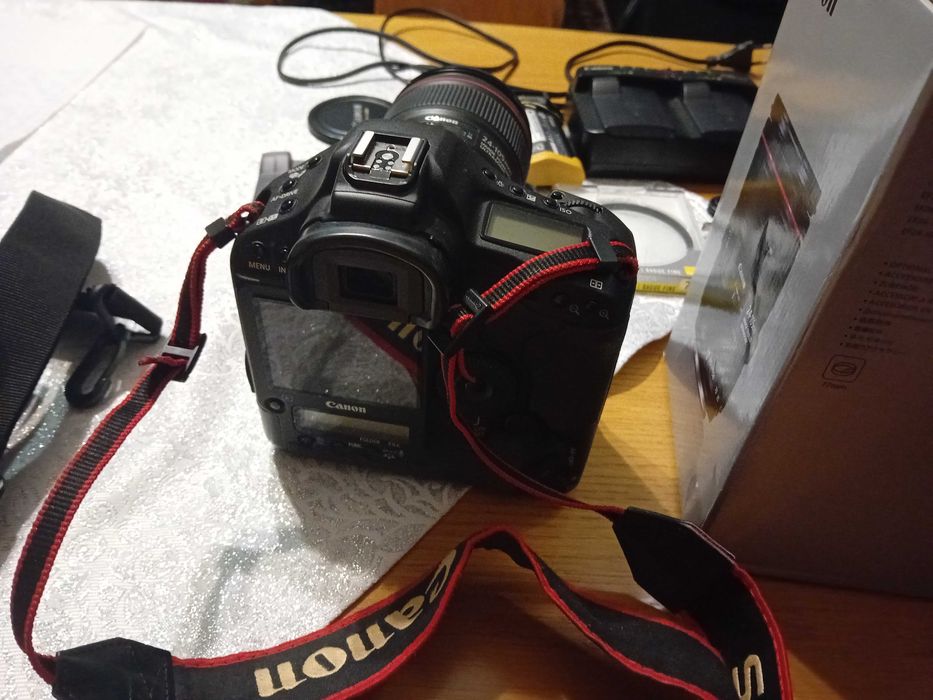 Canon eos-1 mark iv 4 24-105 f/4 L USM IS II