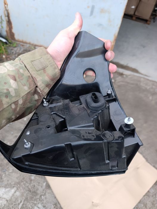 Фонарь задний правый Tesla Model 3 Y 5 Pin Новый.