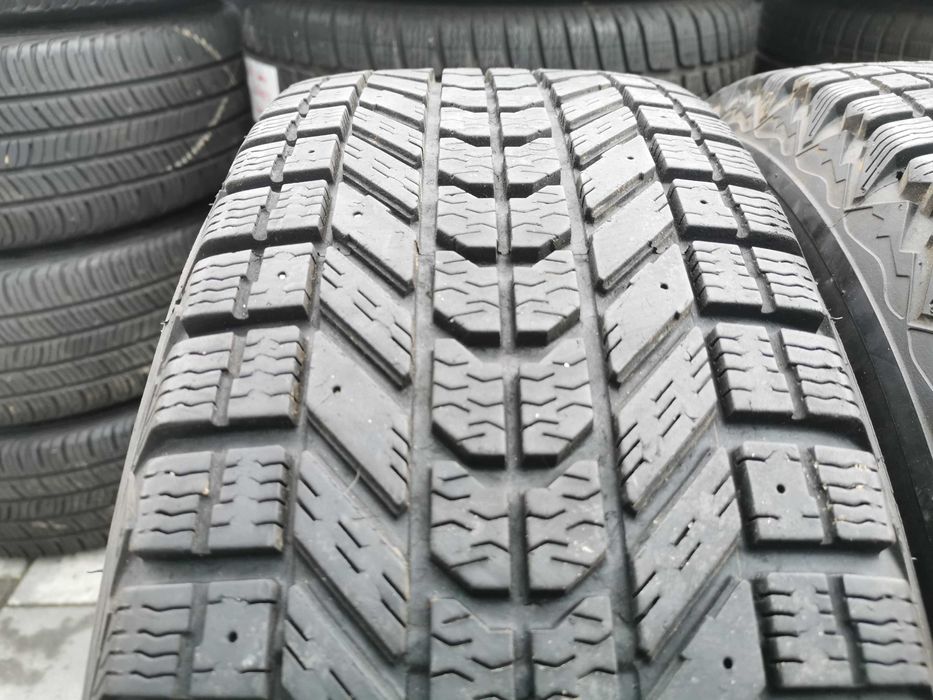 Firestone Winterforce UV 235/65r17 103S 7-8mm N1233