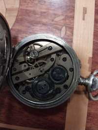 Швейцарские старинные карманные часы с футляром