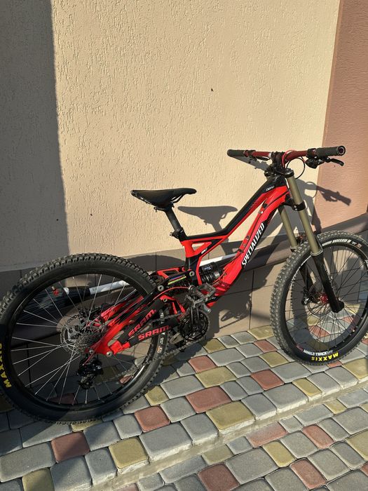 Продам  двух підвіс Demo 8