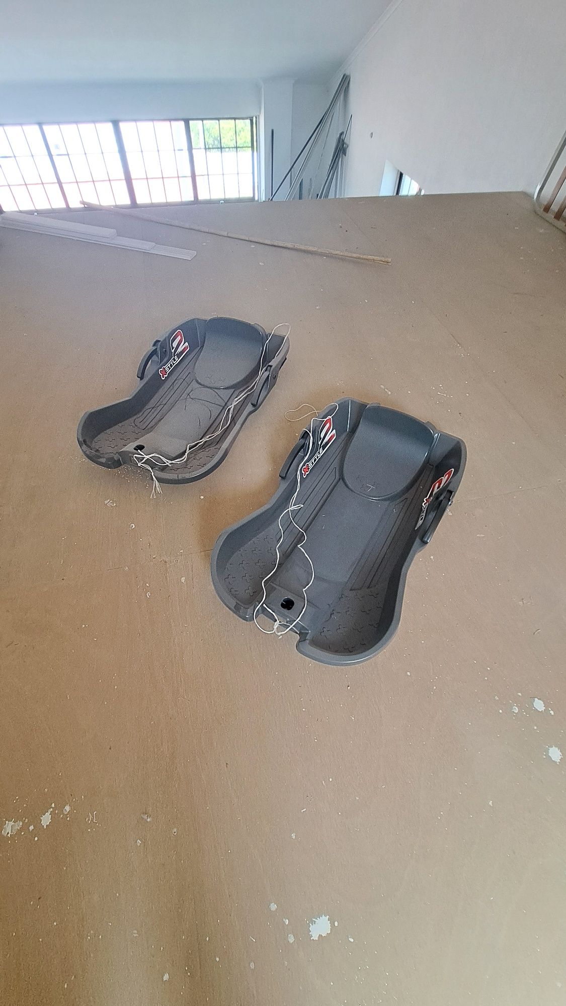 Vendo 2 trenós- Usados