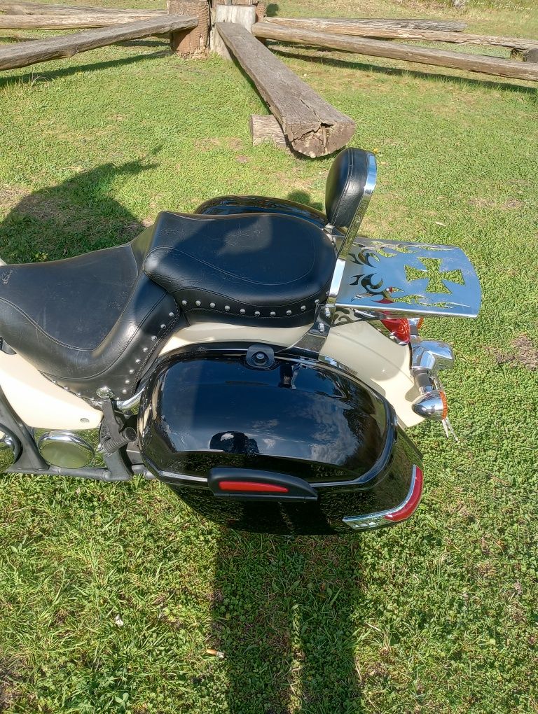 Kawasaki Vulcan 900.