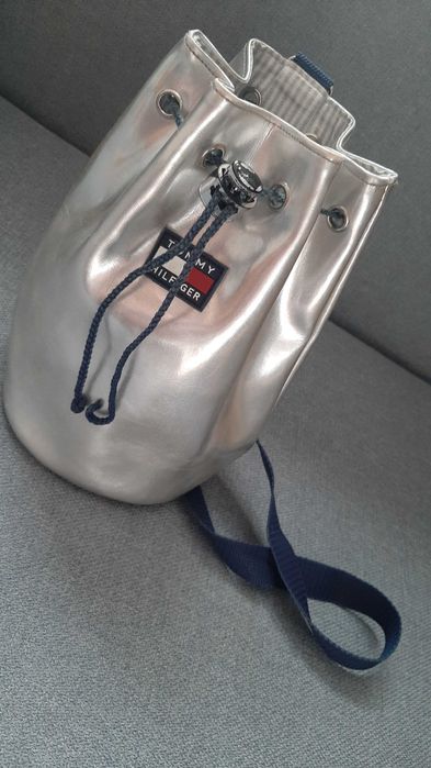 Torebka worek Tommy Hilfiger srebrna szara