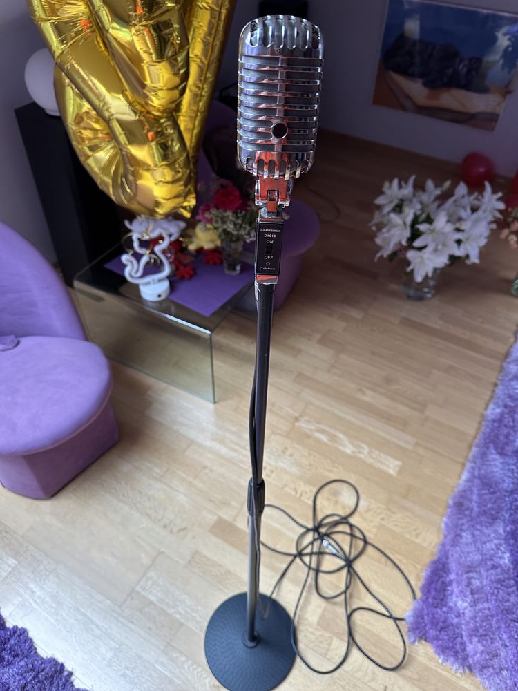 Zestaw karaoke - mixer, mikrofon, statyw
