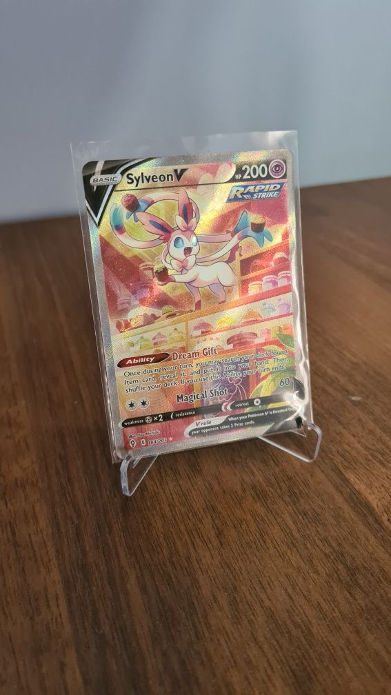 Karta Pokemon TCG: Sylveon V (EVS 184)