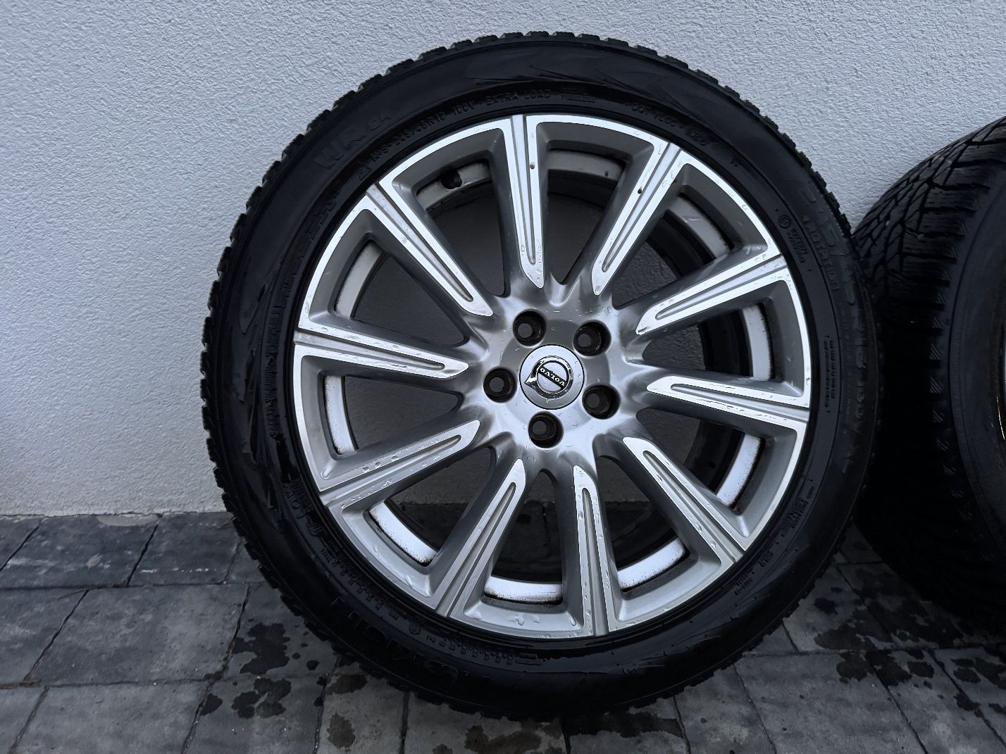 Felgi z oponami Volvo  245/45/18