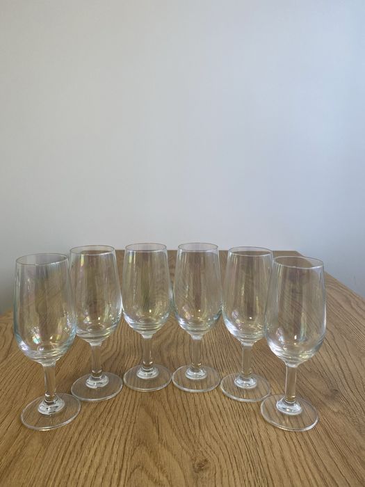 Sprzedam kieliszki do wina